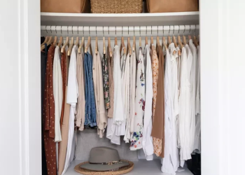 6 mẹo đơn giản để làm tủ quần áo chứa được nhiều đồ