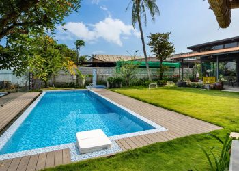 Xây nhà vườn có bể bơi né dịch, chàng trai tự thiết kế rẻ và đẹp lung linh