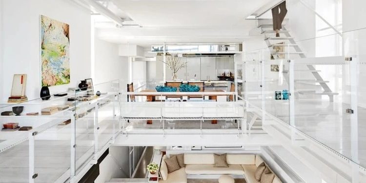 Tường kính và nội thất tông trắng trong ngôi nhà “view” sông tuyệt đẹp