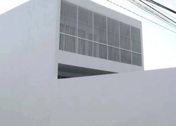 Xấu, đẹp bên trong ngôi nhà 2 tầng tốn nhiều tiền vẫn bị ví như lồng sắt