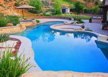 Mẫu thiết kế hồ bơi sân vườn đủ mọi tiện ích tại Hòa Bình