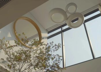 Tiết lộ thiết kế căn penthouse 2 tầng khiến chủ nhà không muốn ra ngoài