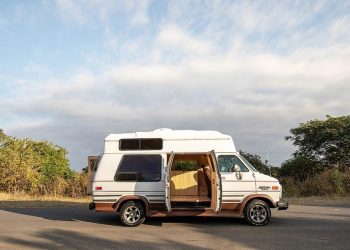 Độc chiêu nội thất biến chiếc xe van cũ thành nhà di động đẹp khó cưỡng